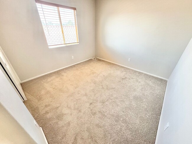 Building Photo - LIMITED TIME ONLY: $500 OFF 2ND MONTH'S RENT -MOVE IN W/IN TWO WEEKS TO TAKE ADVANTAGE of this Be...