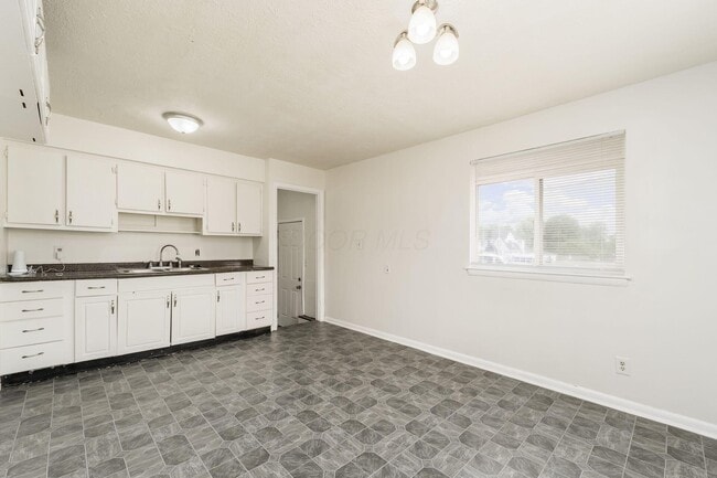Building Photo - 1726 E Blake Ave