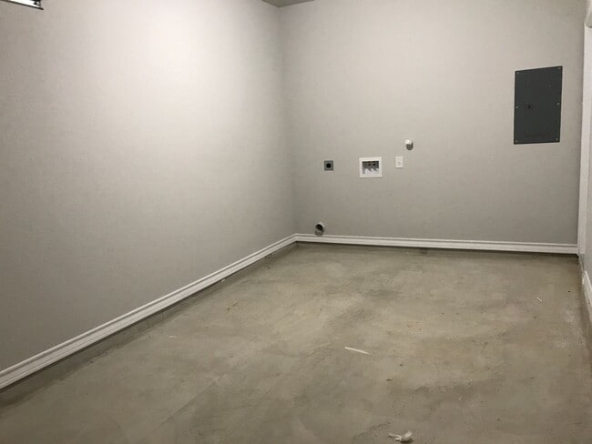 Building Photo - Town home for rent