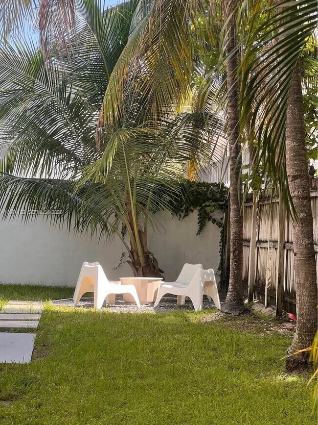 Building Photo - 3676 Oak Ave