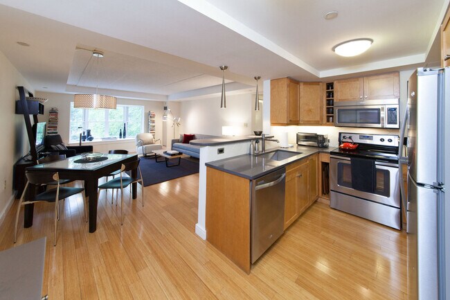 Building Photo - 1405 Beacon St