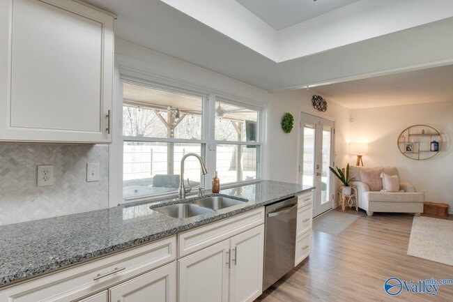 Building Photo - 2013 Wrenwood Dr SE