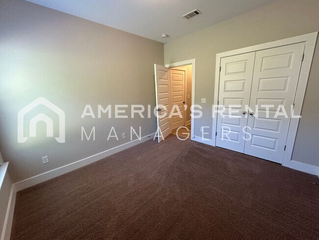 Building Photo - 15597 Crimson Rdg Cir