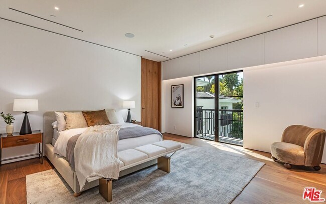 Building Photo - 927 Whittier Dr
