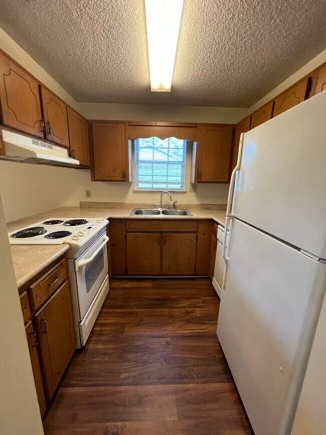 Building Photo - 3BD/2B Townhouse in New Wood Valley