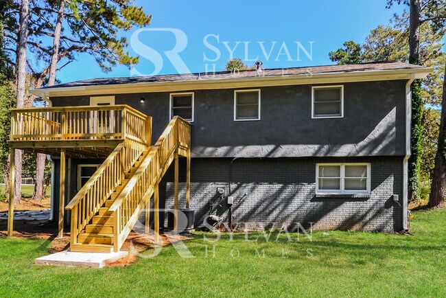 Building Photo - Welcome to this charming abode.