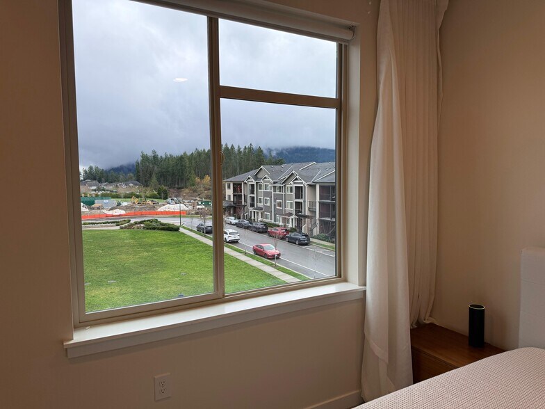 Building Photo - 540 NE Daisy Walk