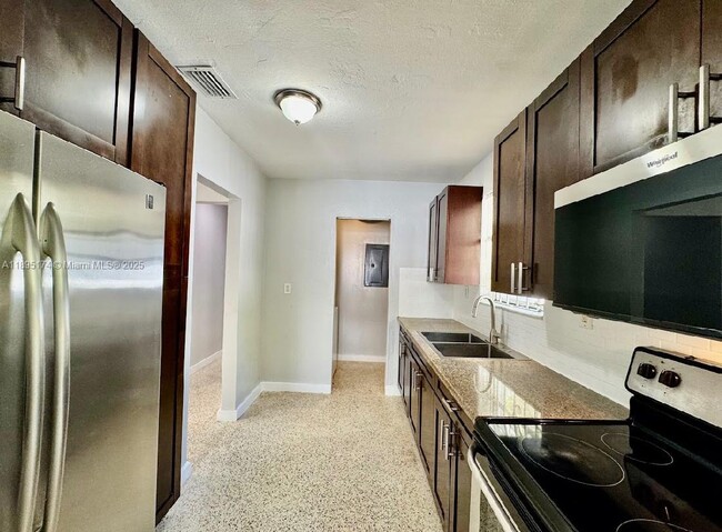 Building Photo - 901 NW 55th St