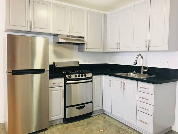 Interior Photo - 403 S Alvarado St