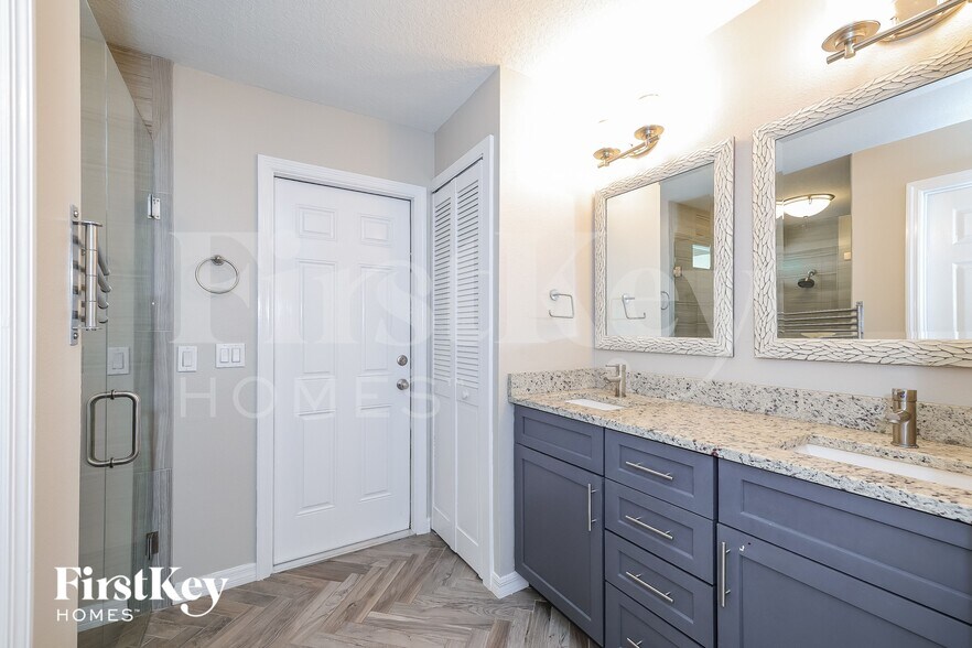 Building Photo - 5305 Lisa Ave