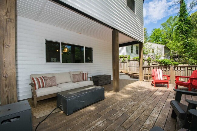 Building Photo - 1243 Pine Spring Dr