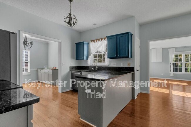 Building Photo - 3391 Valley Crossing Dr