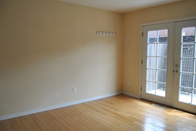 Building Photo - 1827 Quail St