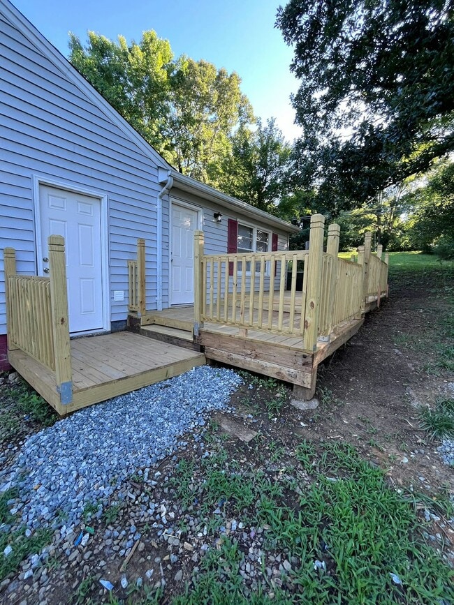Building Photo - 229 Watson Dr