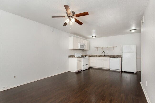 Building Photo - 5722 Gaston Ave