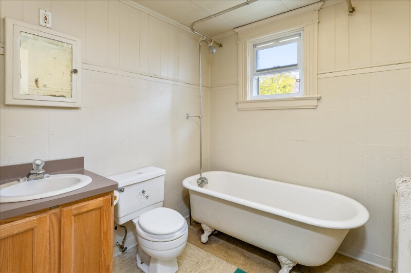 Building Photo - 1221 N Clinton Ave