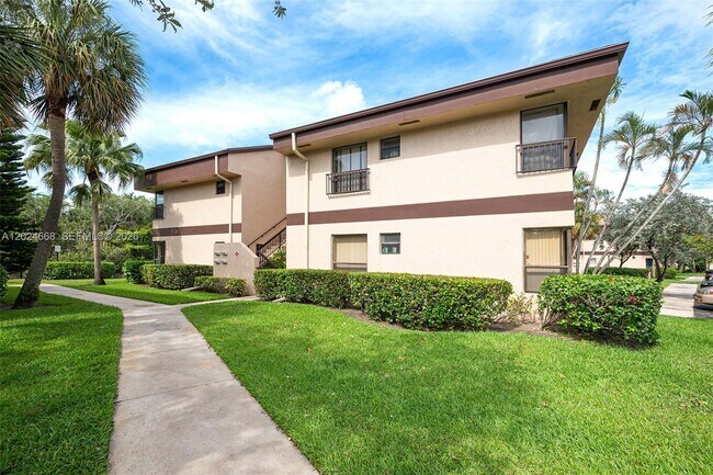 Building Photo - 2676 Carambola Cir N