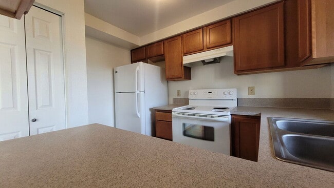 Building Photo - 146 NE Atkinson Ct