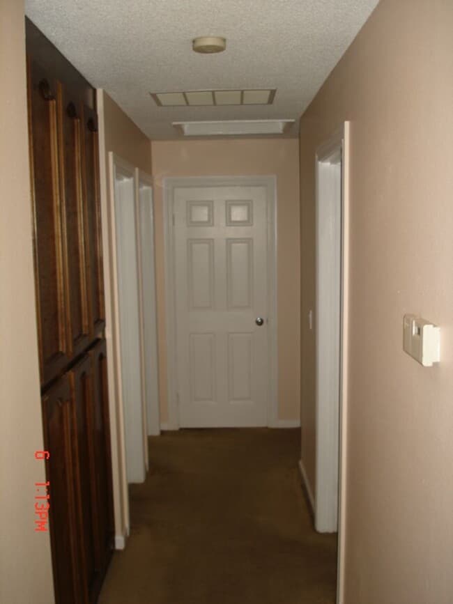 Building Photo - 626 Kinglet St