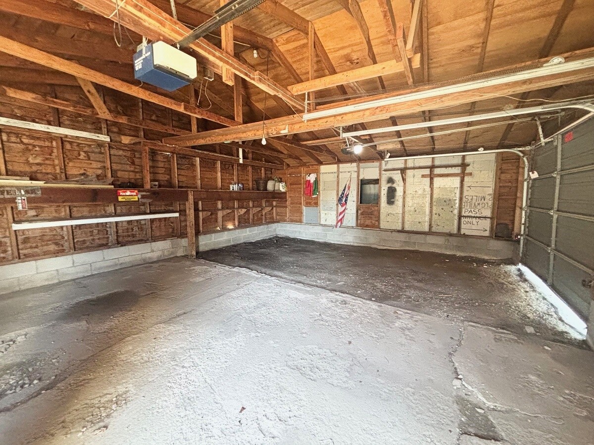 Building Photo - 502 Business 23 S