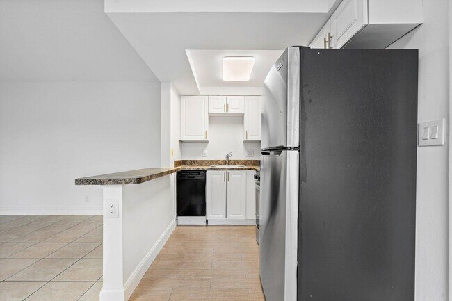 Building Photo - 391 SE 19th Ave