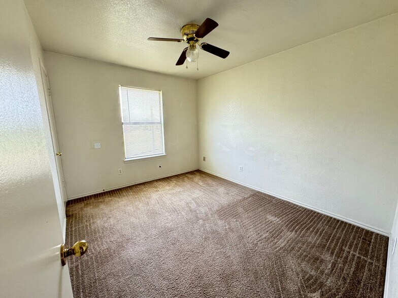 Building Photo - 1904 Windward Dr