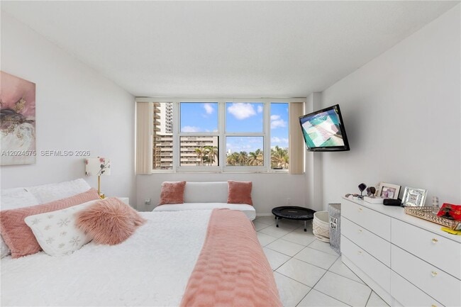 Building Photo - 2030 S Ocean Dr