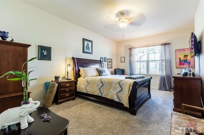 Building Photo - 922 Saratoga Dr