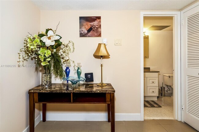 Building Photo - 2030 S Ocean Dr