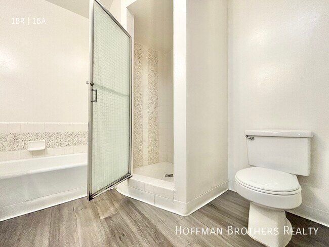 Building Photo - 319 S Clark Dr