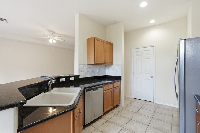 Building Photo - 12854 Carrington Cir