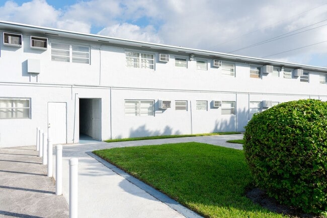 Building Photo - For Rent 1/1 for $1,550 near Miami Interna...