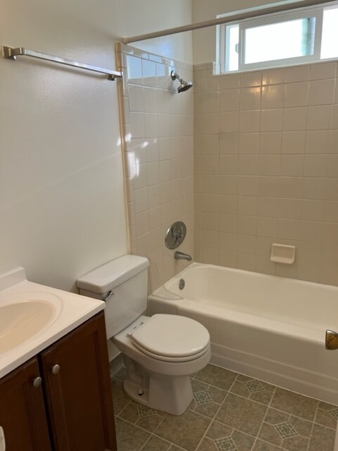 bathroom - 1640 Berkeley St