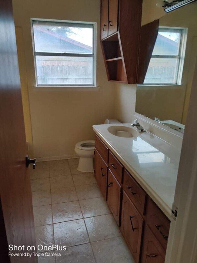 Building Photo - 1903 Standridge St