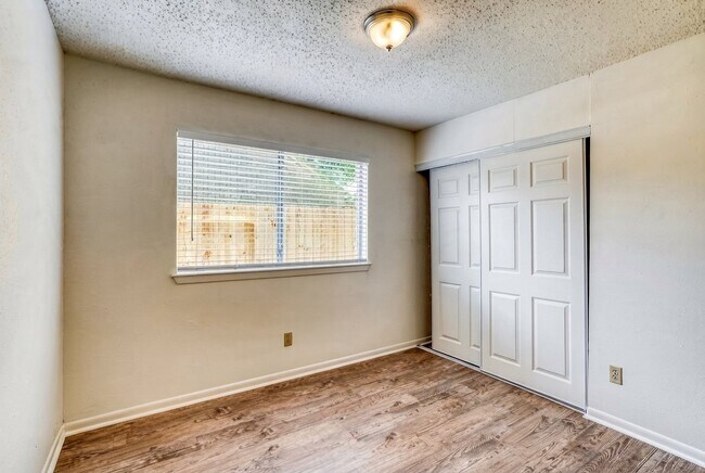 Building Photo - 2151 NE 37th Rd