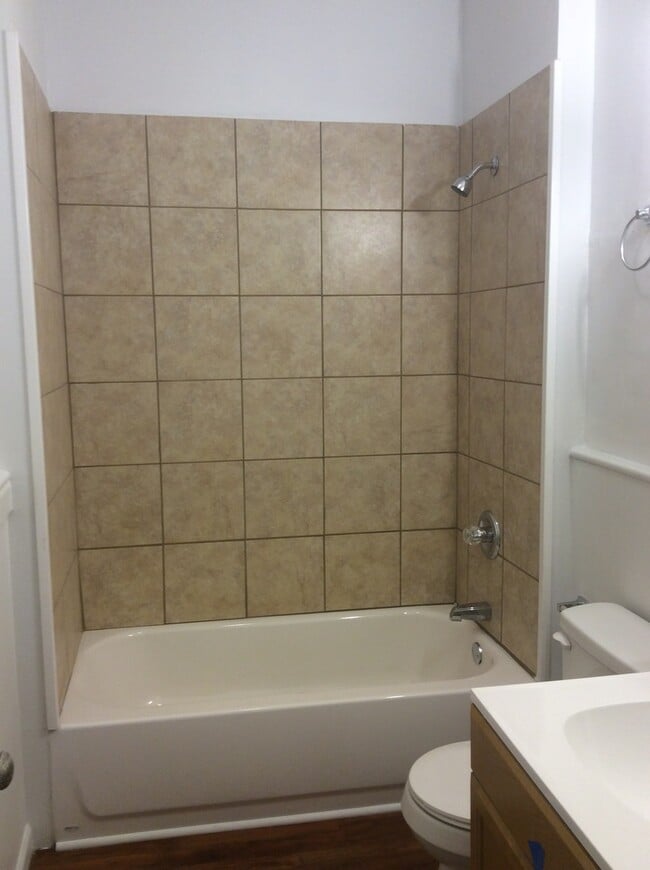 Building Photo - 3 Bedroom 1 Bath Apartment York City SD