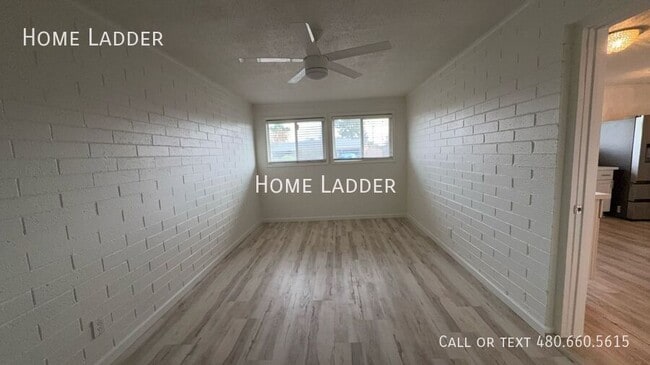 Building Photo - 842 N Las Palmas Dr