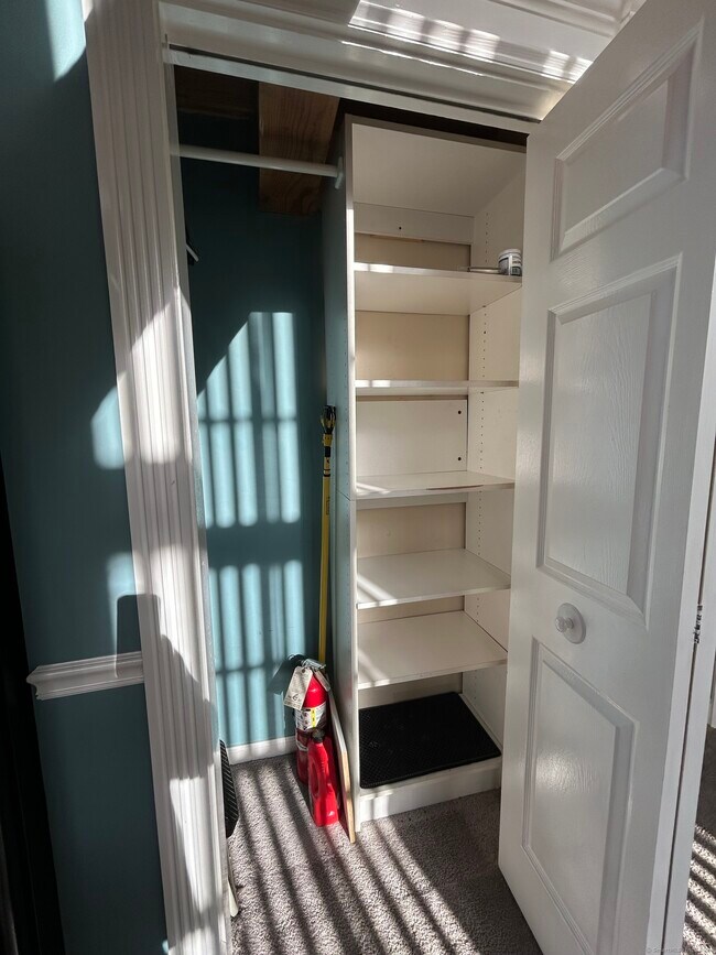 Building Photo - 839 Main St