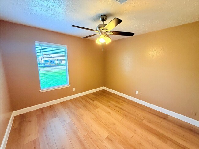 Building Photo - 17219 Foxfield Dr