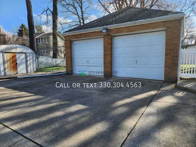 Building Photo - 2135 Dennison Pl NW