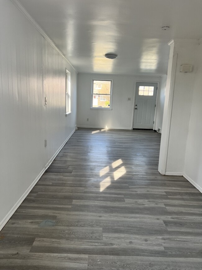 Building Photo - 51 Madison Dr