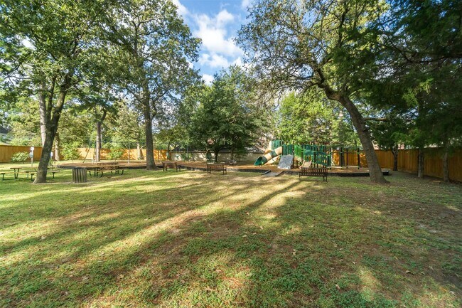 Building Photo - 726 Thistlewood Dr