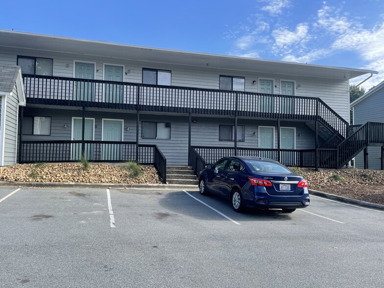 Building Photo - Pepper Tree Apartments