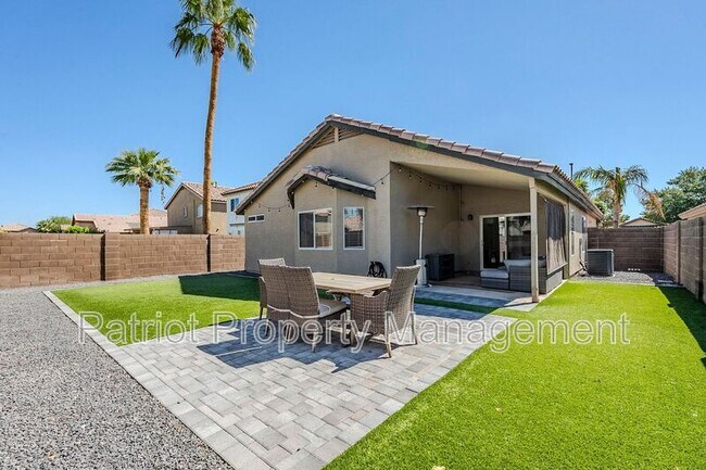 Building Photo - 2530 E Camellia Dr
