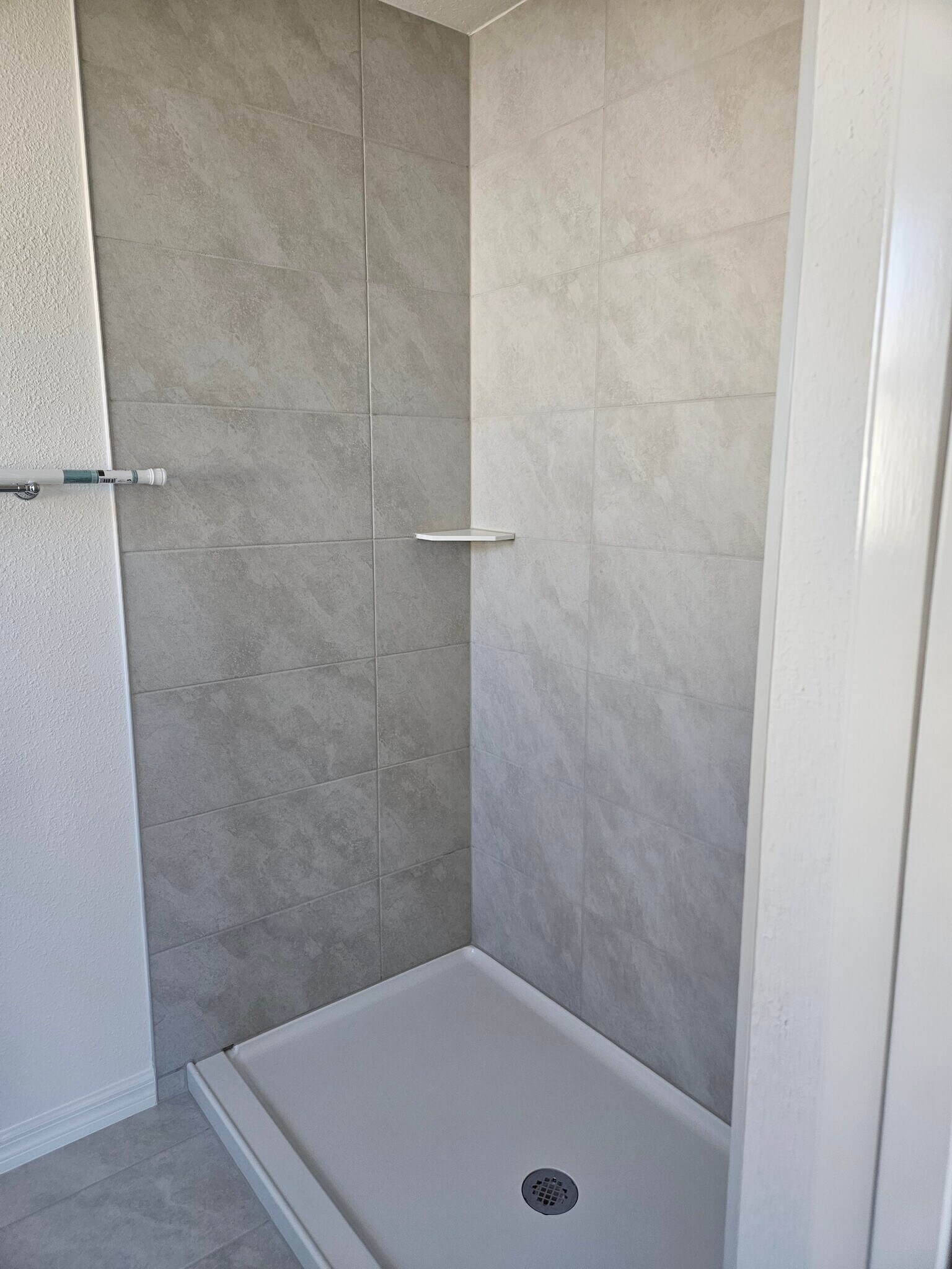 Primary Shower - 2330 Hobkirk Loop