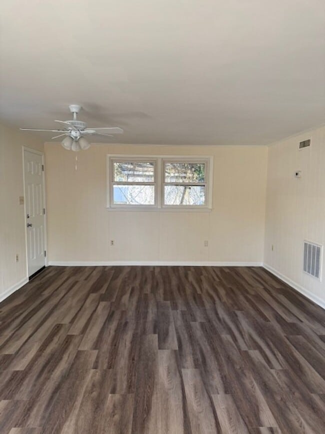 Building Photo - Heart of Surfside East of 17