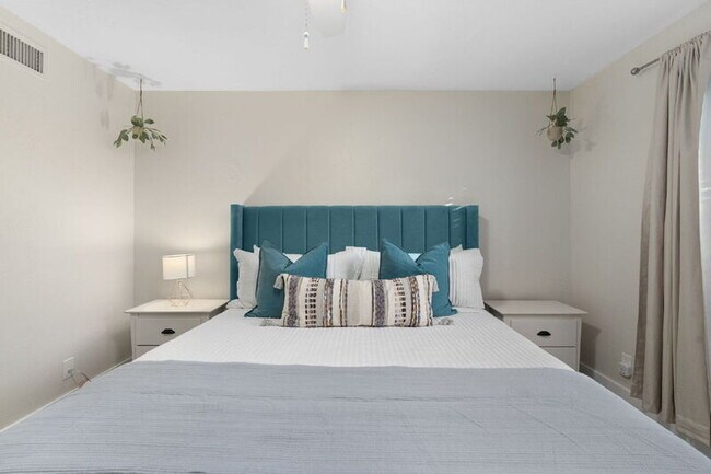 Building Photo - 14410 North 42nd Pl