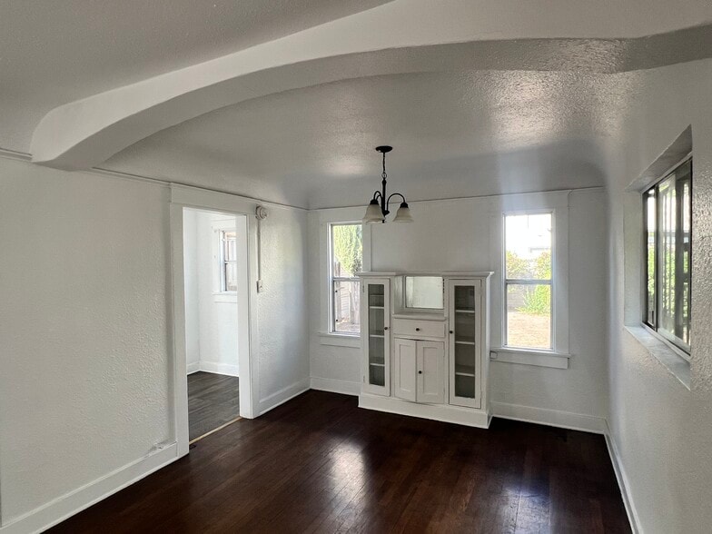 Livingroom - 1620 N Ave 45