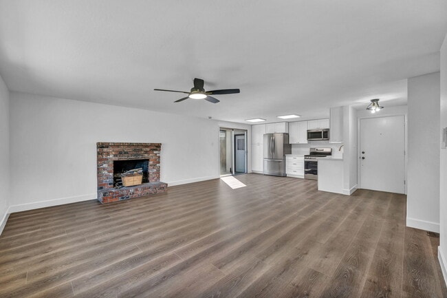 Building Photo - 785 Casazza Dr