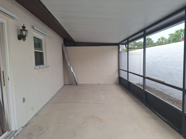 Building Photo - 2BR 2BA 1 CAR GARAGE DUPLEX IN PELICAN COVE WEST